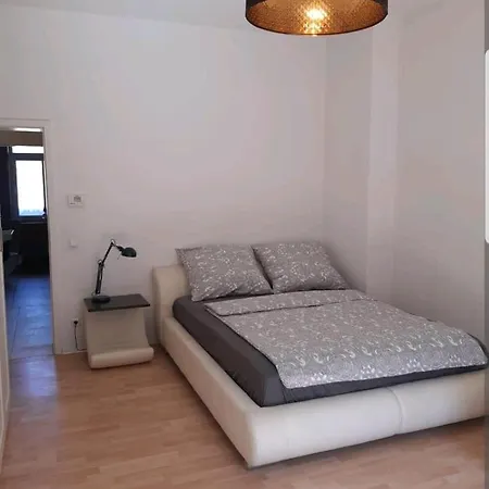 Perfect To Visit The Fair Or Ντίσελντορφ